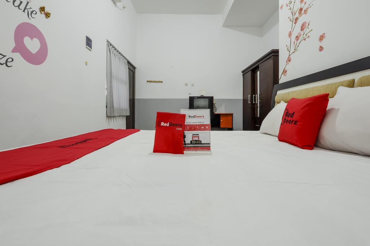 Reddoorz @ Prambanan Timur Raya Semarang Esterno foto